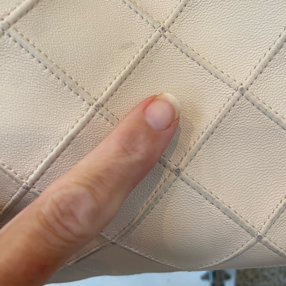 Tory Burch Cream Quilted Shoulder Bag - Picture 16 of 16